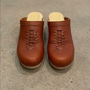 No. 6 mid heel clog in bourbon